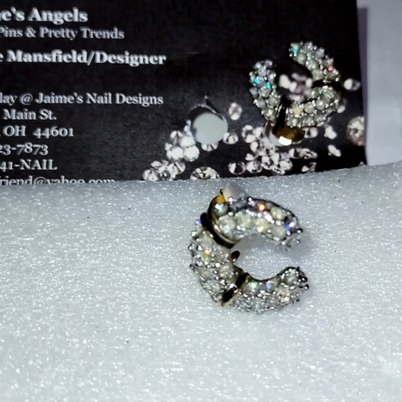 Mega Sparkly Vintage Clip Earrings - Picture 12 of 15